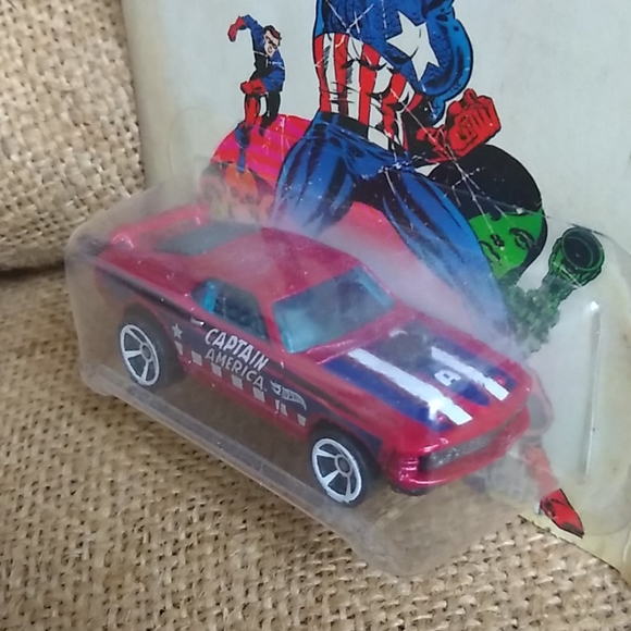 Hot Wheels Captain America 70 Mustang Mach I - Picture 5 of 6